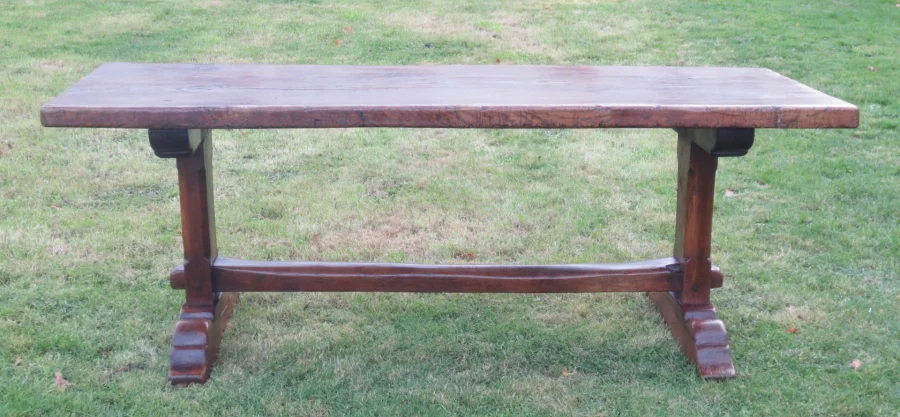 FARMHOUSE TABLE