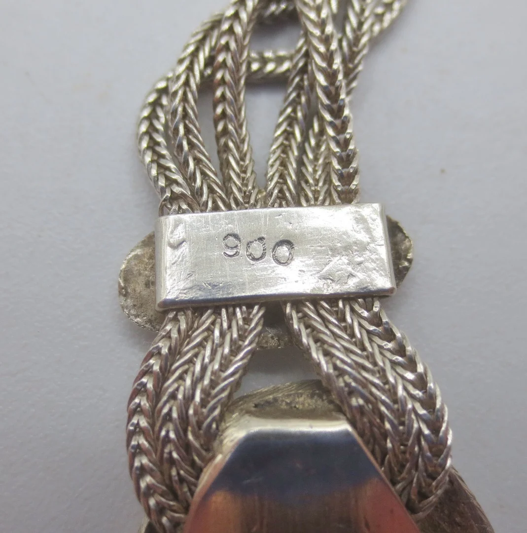 Collier en argent niellé, Anatolie.
