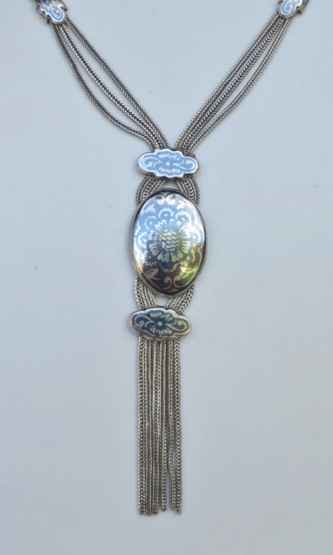 Collier en argent niellé, Anatolie.
