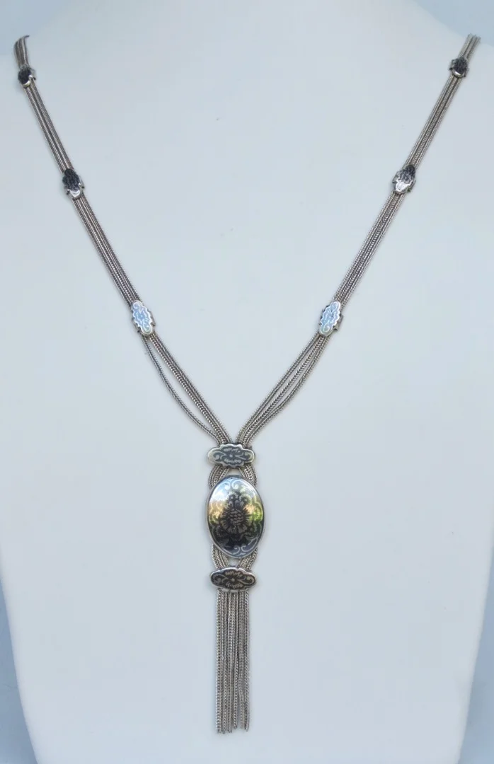 Collier en argent niellé, Anatolie.