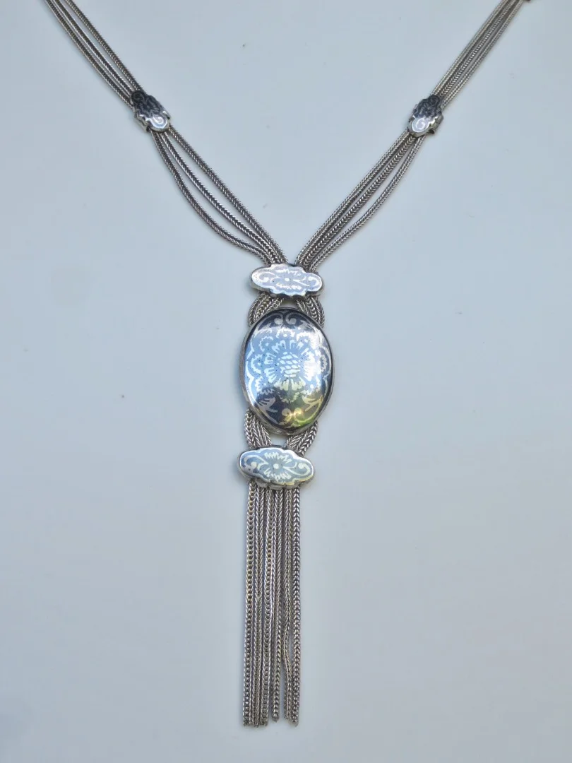 Collier en argent niellé, Anatolie.
