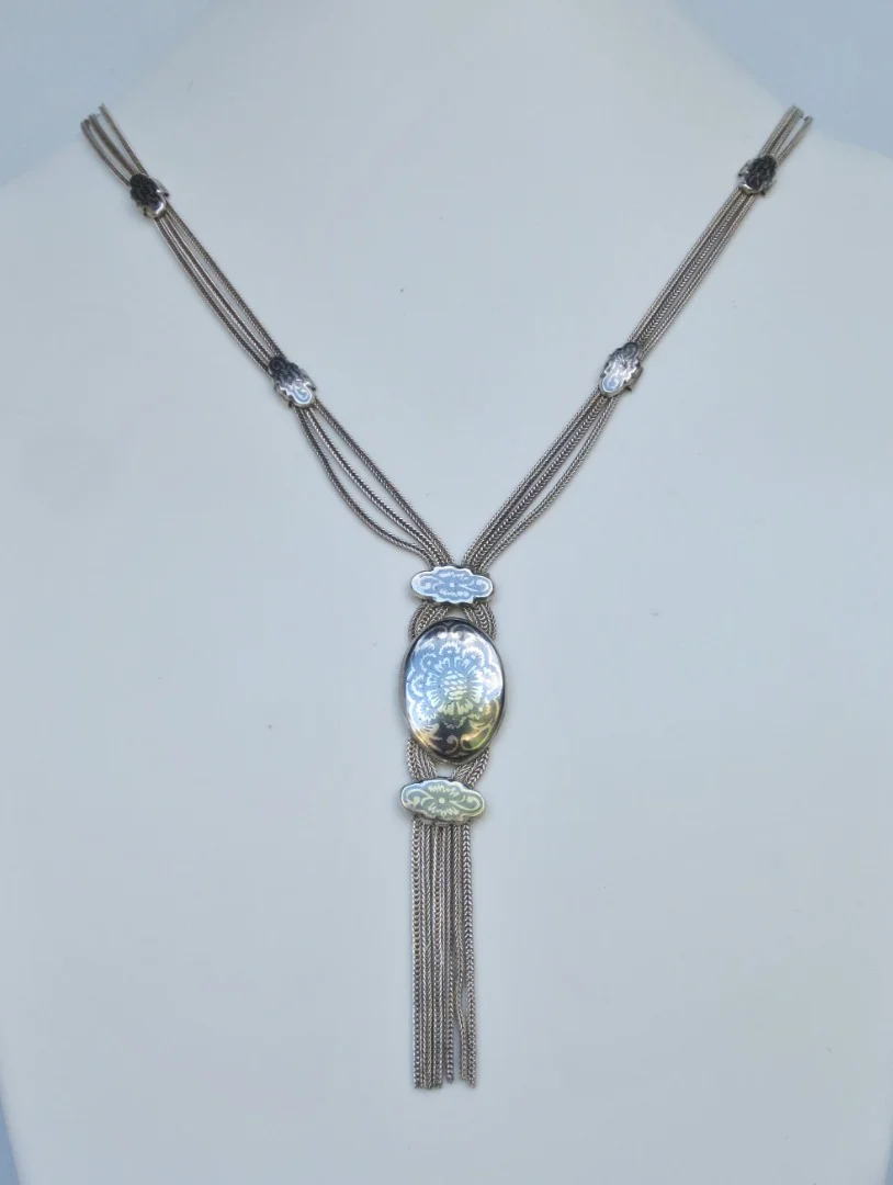 Collier en argent niellé, Anatolie.