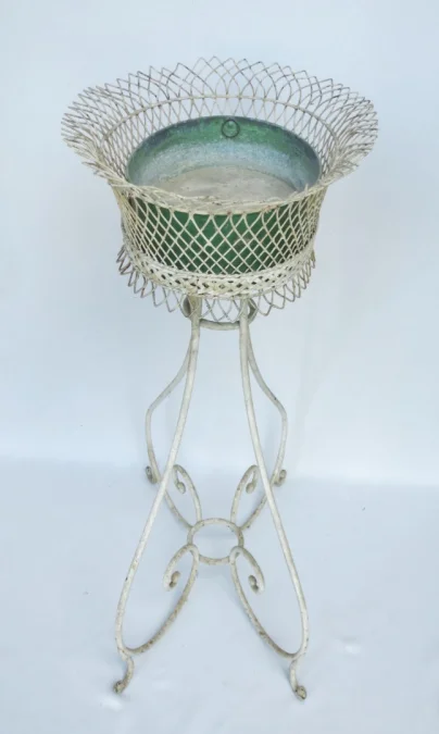Jardinière en fer forgé, XIXe siècle.