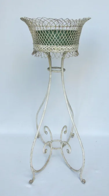 Jardinière en fer forgé, XIXe siècle.