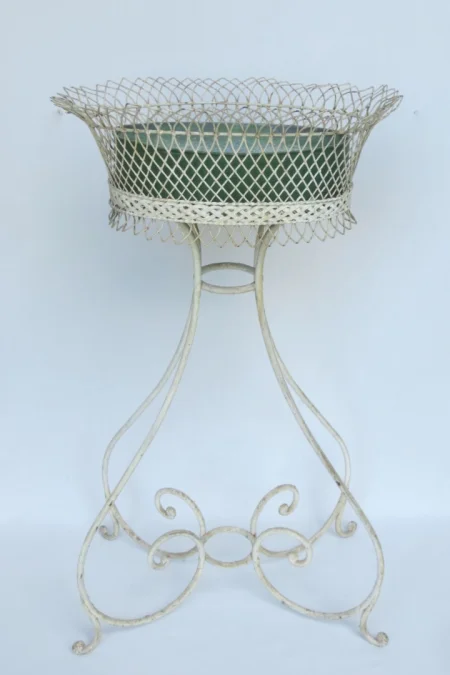 Jardinière en fer forgé, XIXe siècle.