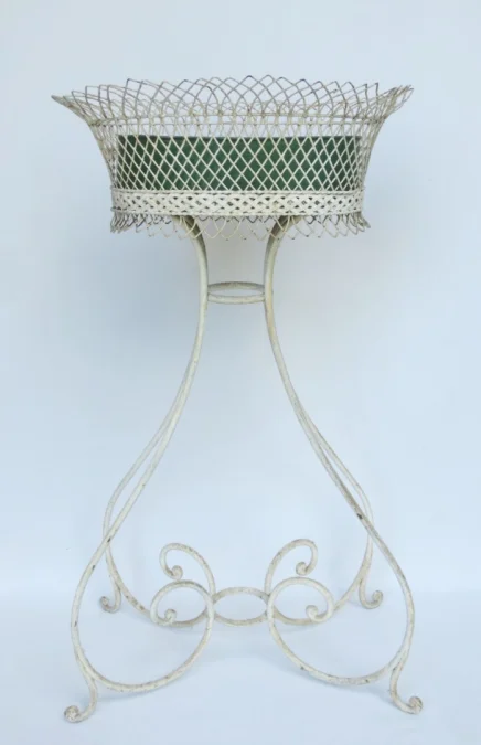 Jardinière en fer forgé, XIXe siècle.