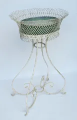 Jardinière en fer forgé, XIXe siècle.