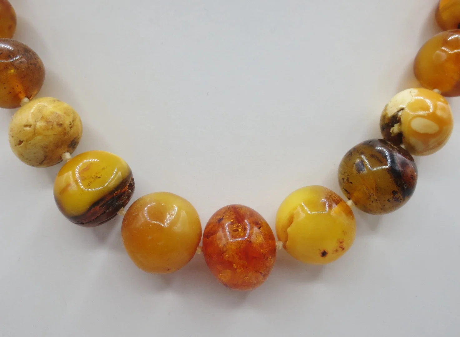 AMBER NECKLACE