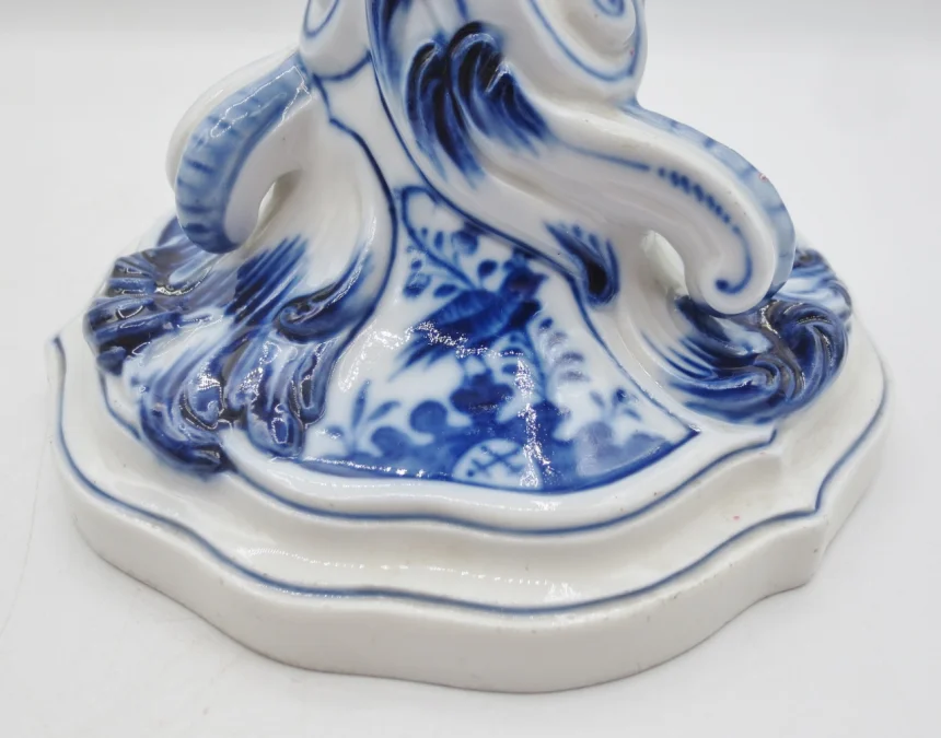 Flambeaux en porcelaine de Meissen.