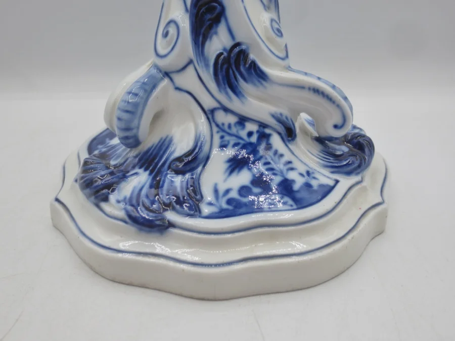 Flambeaux en porcelaine de Meissen.