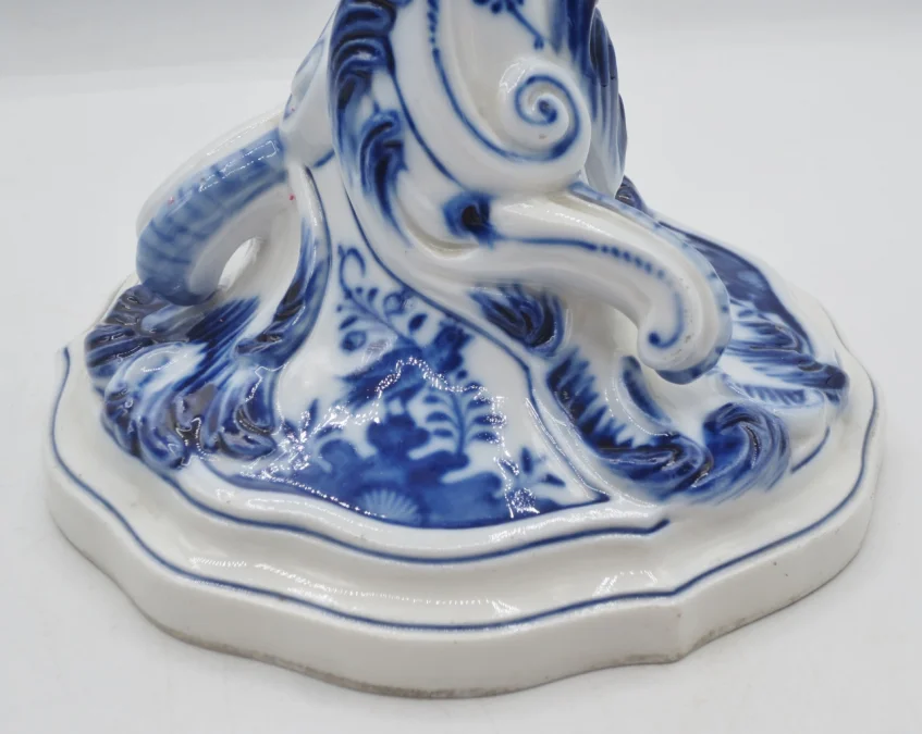 Flambeaux en porcelaine de Meissen.