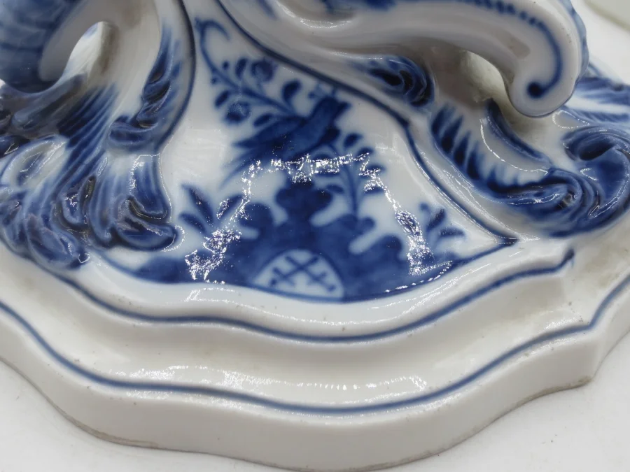 Flambeaux en porcelaine de Meissen.