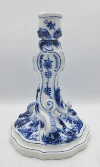 Flambeaux en porcelaine de Meissen.