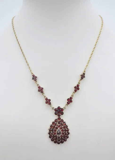 Collier en vermeil sertis de grenats