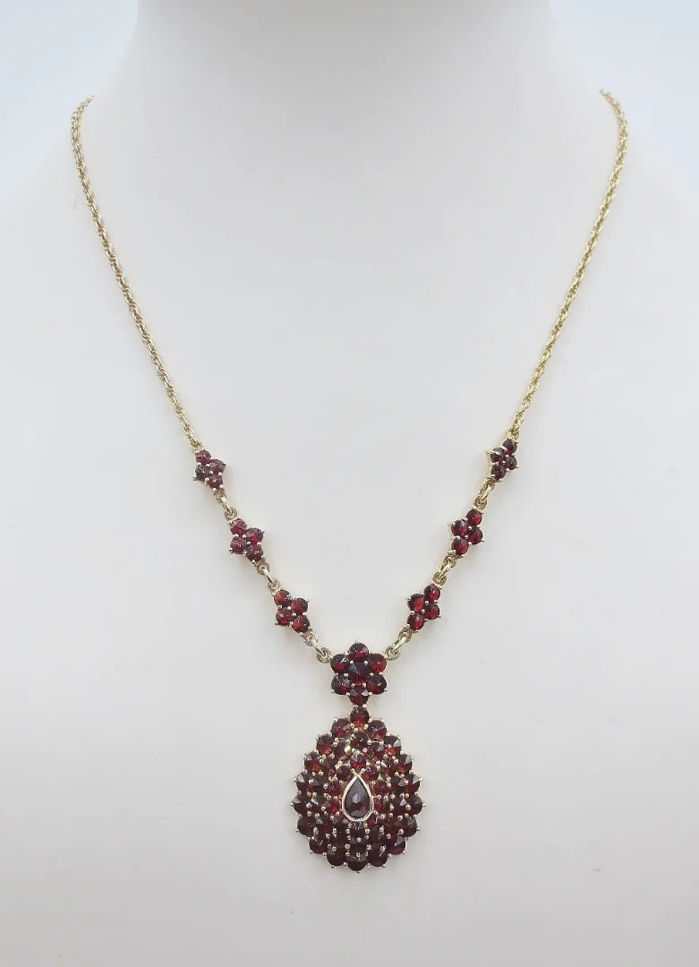 VERMEIL AND GARNET NECKLACE