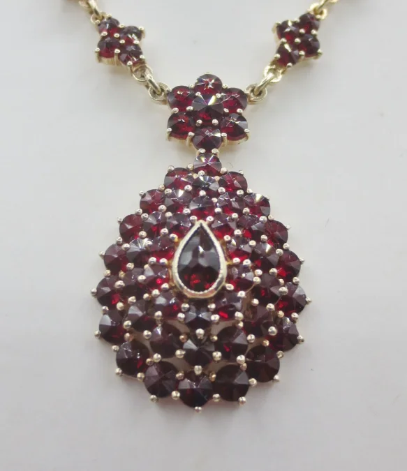 Collier en vermeil sertis de grenats