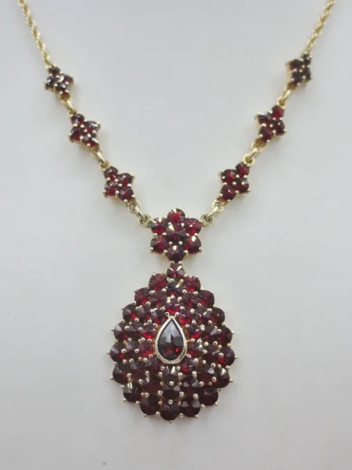 Collier en vermeil sertis de grenats