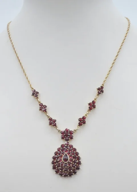Collier en vermeil sertis de grenats