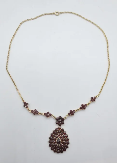 Collier en vermeil sertis de grenats