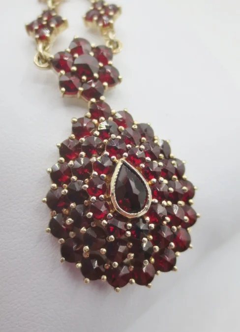 Collier en vermeil sertis de grenats