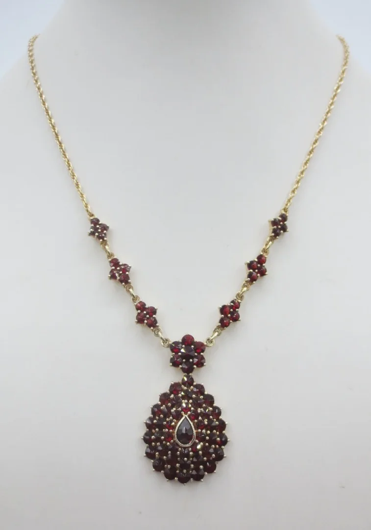 COLLANA IN VERMEIL E GRANATO