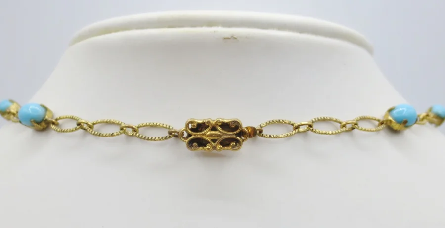 Collier draperie.
