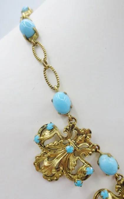 Collier draperie.