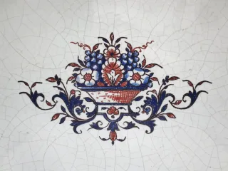 EIGHTEENTH CENTURY DISH