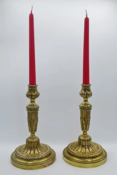 PAAR KERZENSTÄBE IM STIL LOUIS XVI
