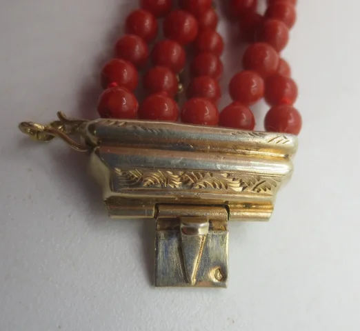NEGENTIENDE-EEUWSE ARMBAND