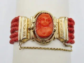 NEGENTIENDE-EEUWSE ARMBAND
