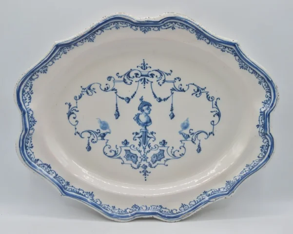 EIGHTEENTH CENTURY DISH