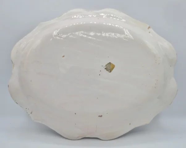 EIGHTEENTH CENTURY DISH