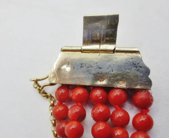 NEGENTIENDE-EEUWSE ARMBAND