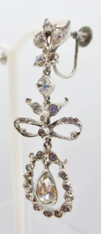 PAIR OF EARRINGS