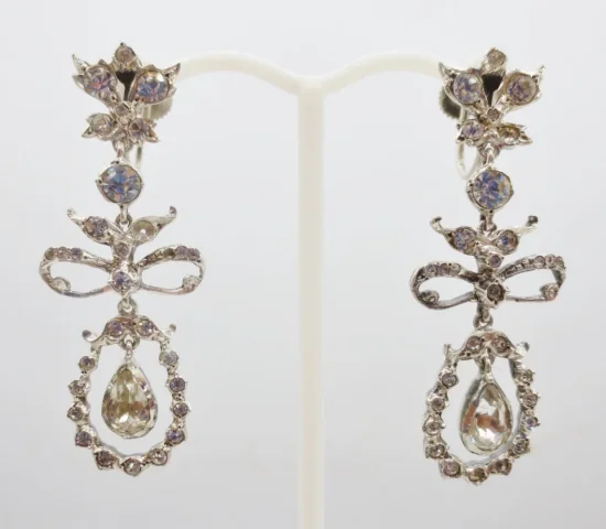 PAIR OF EARRINGS