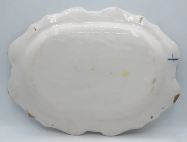 PAIR OF EIGHTEENTH CENTURY DISHES