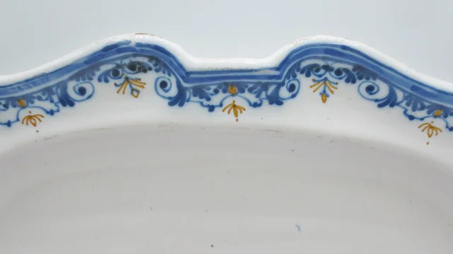 PAIR OF EIGHTEENTH CENTURY DISHES