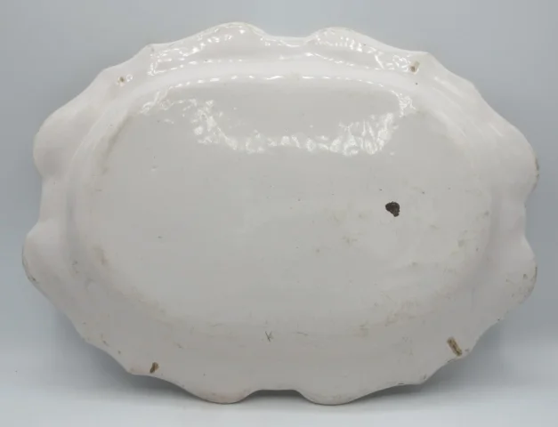 PAIR OF EIGHTEENTH CENTURY DISHES