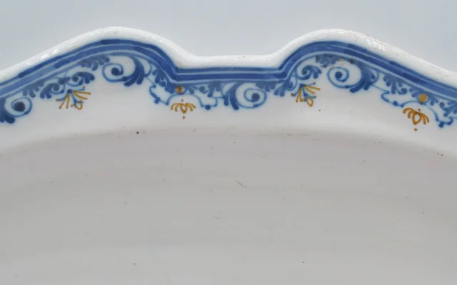 PAIR OF EIGHTEENTH CENTURY DISHES