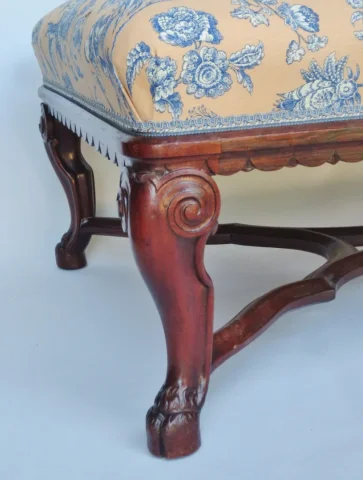 FRENCH REGENCY STYLE BENCH.