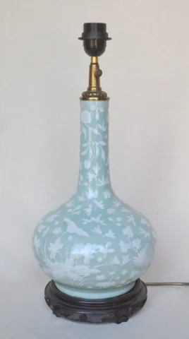 Lámpara en porcelana china. — Buen estado