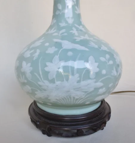 Lámpara en porcelana china. — Buen estado