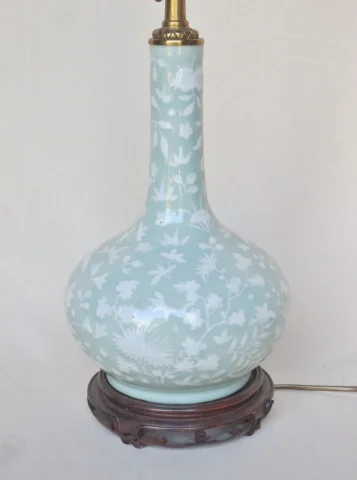 Lámpara en porcelana china. — Buen estado