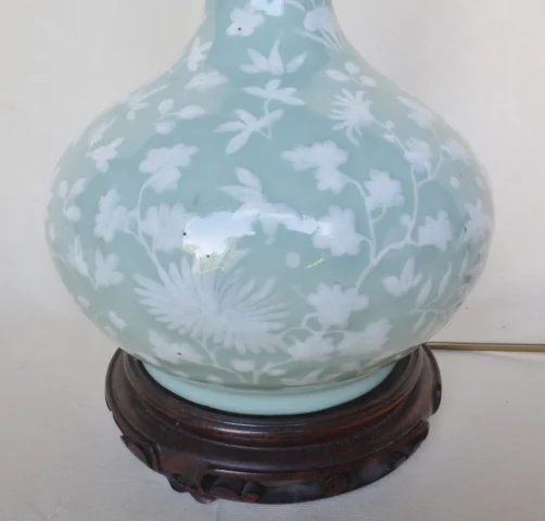 Lámpara en porcelana china. — Buen estado