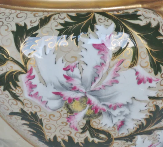 Vasija en loza, Art Nouveau. — Buen estado