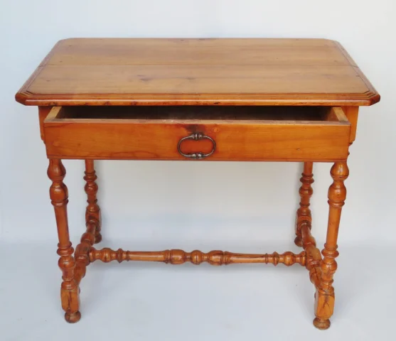 Schrijftafel in fruitenhout en palmbokhout. — Goede staat