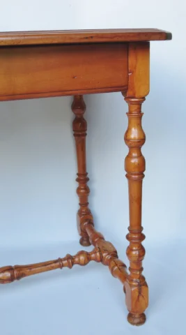 Schrijftafel in fruitenhout en palmbokhout. — Goede staat