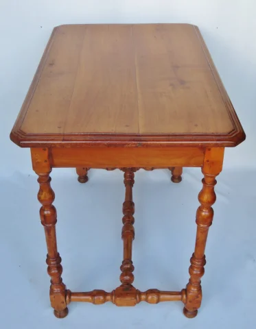 Schrijftafel in fruitenhout en palmbokhout. — Goede staat