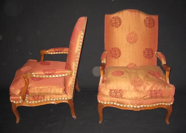 Paire de fauteuils"coin de feu" d'époque Louis XV